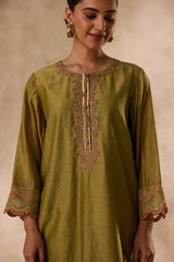 Mehendi green dori work and resham embroiderd kurta Paired with pant & heavy border organza dupatta