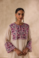 Ivory chanderi floral resham thread embroidered kurta paired with pant & organza dupatta