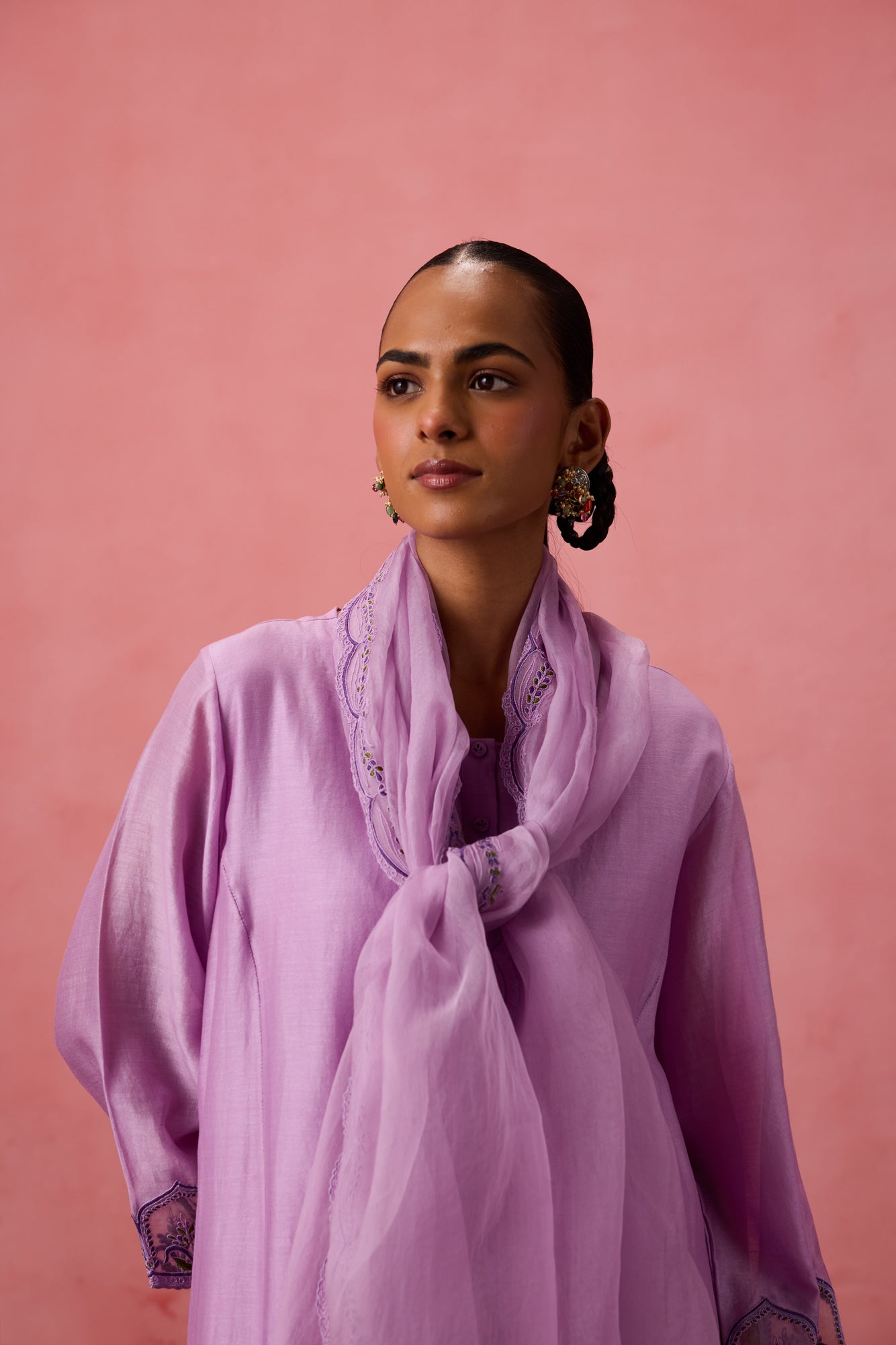 Lilac chanderi dori work embroidered kurta paired with pant & organza dupatta