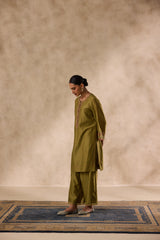 Mehendi green dori work and resham embroiderd kurta Paired with pant & heavy border organza dupatta