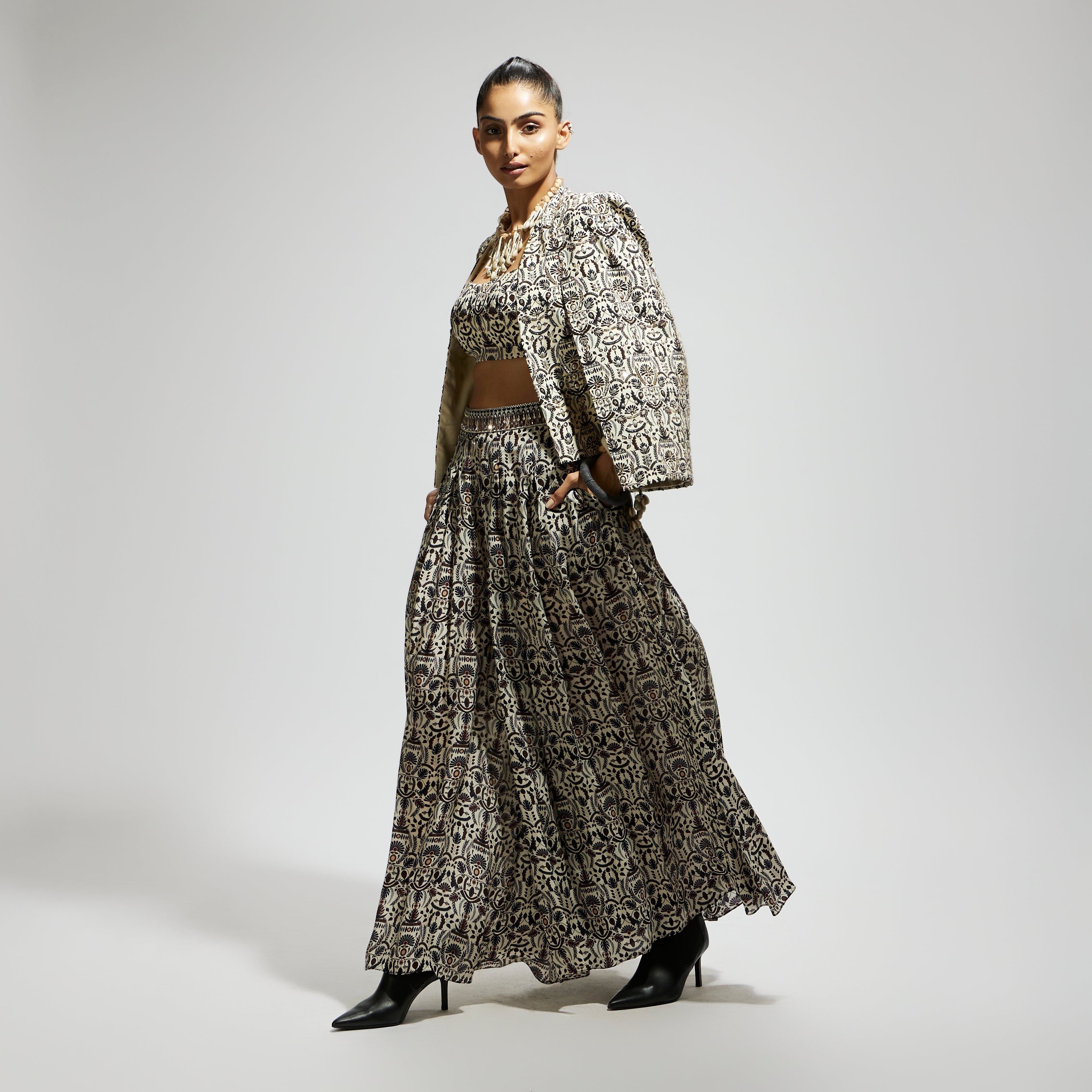 WHITE EMBELLISHED JAAL CAPE JACKET SET