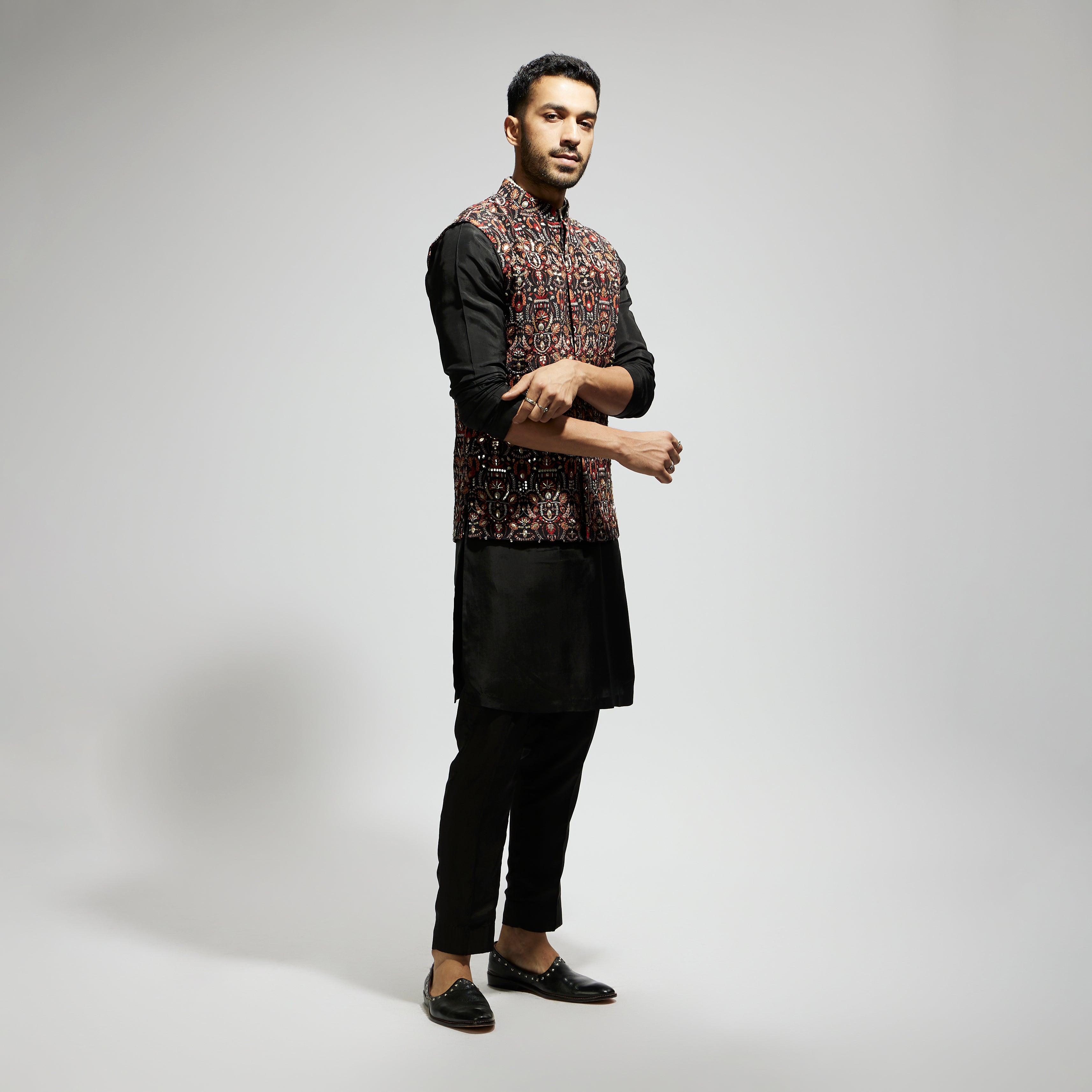 BLACK LEAF JAAL EMBELLISHED BUNDI