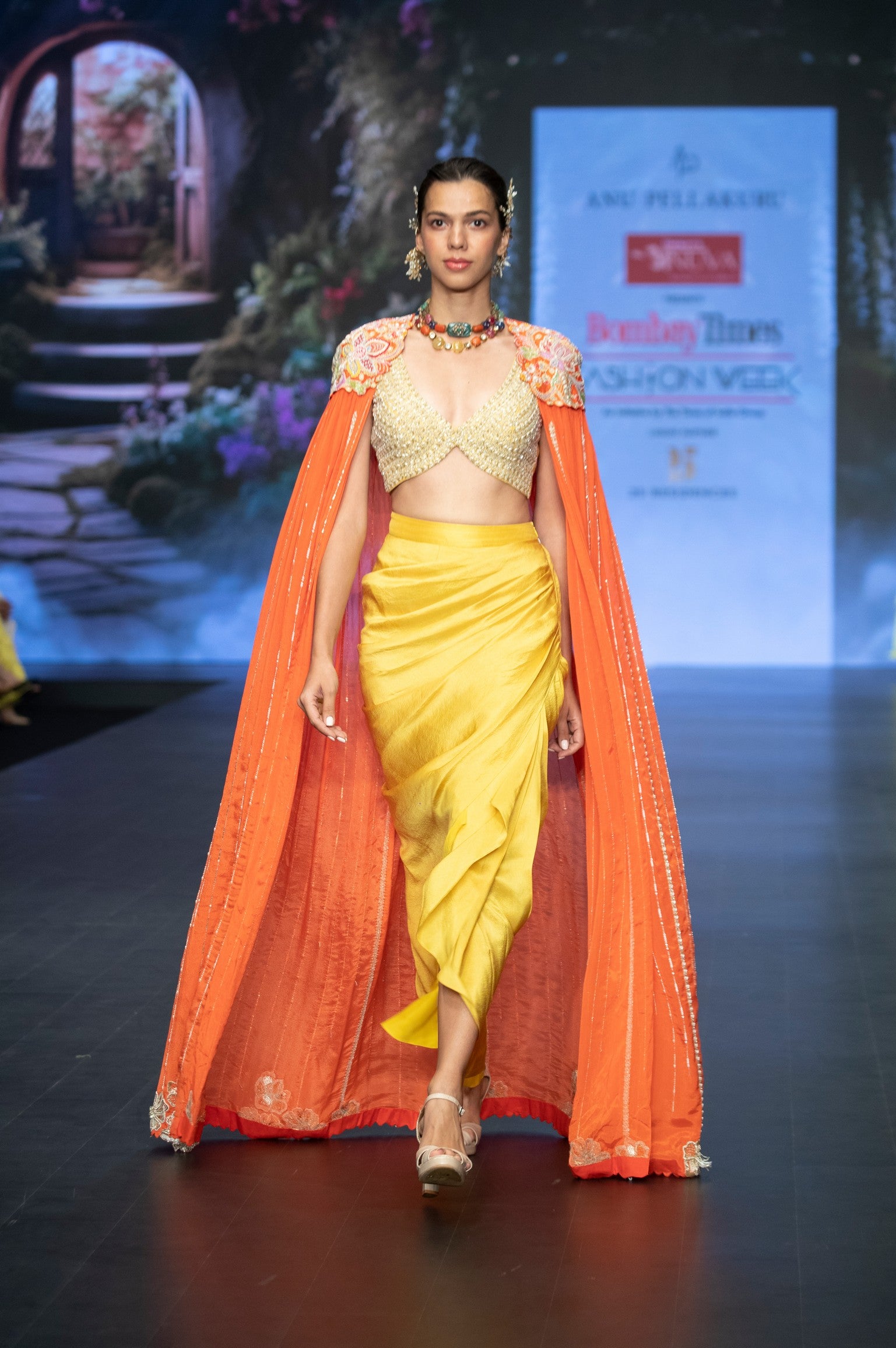Reva Cape set