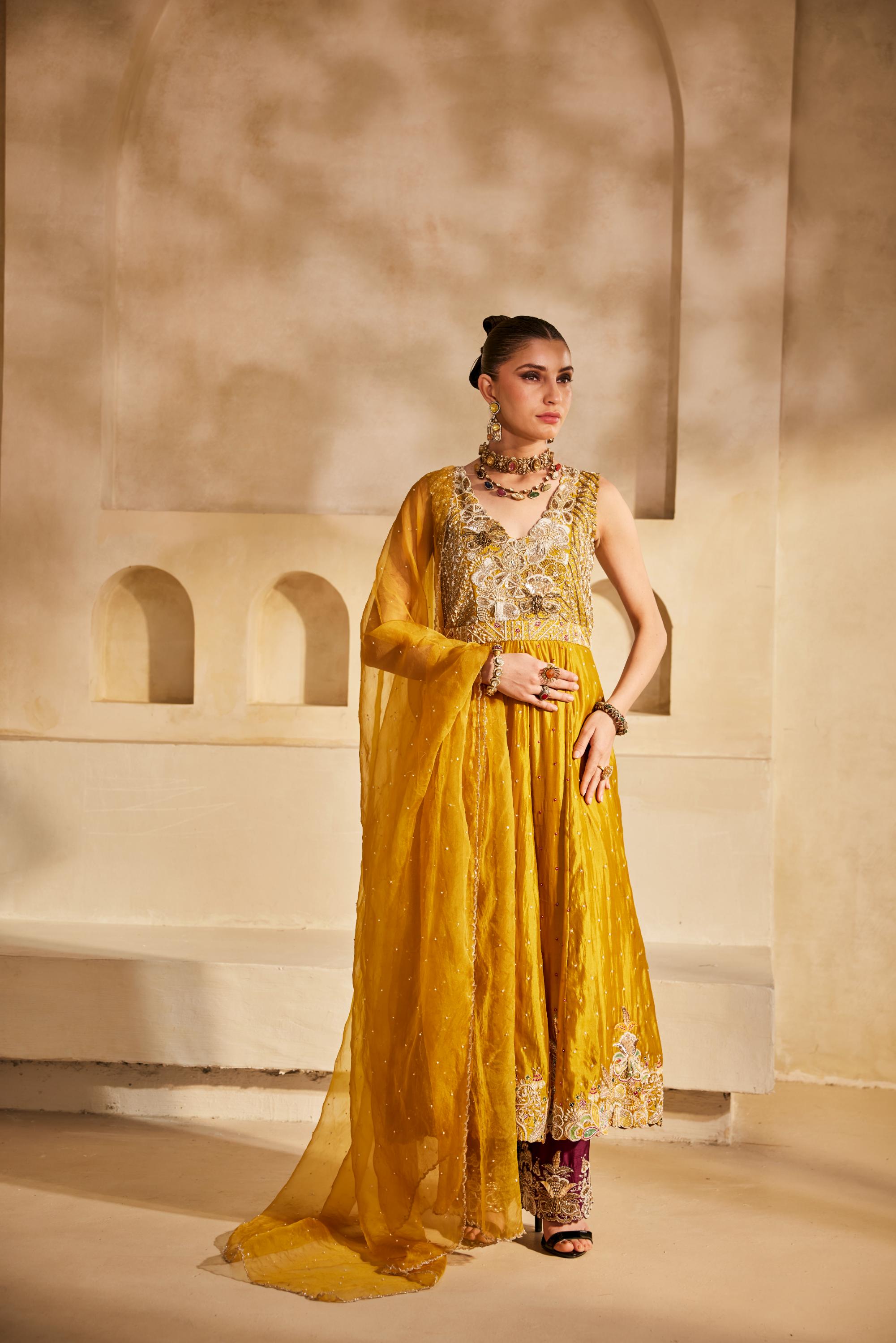Sunehri anarkali set