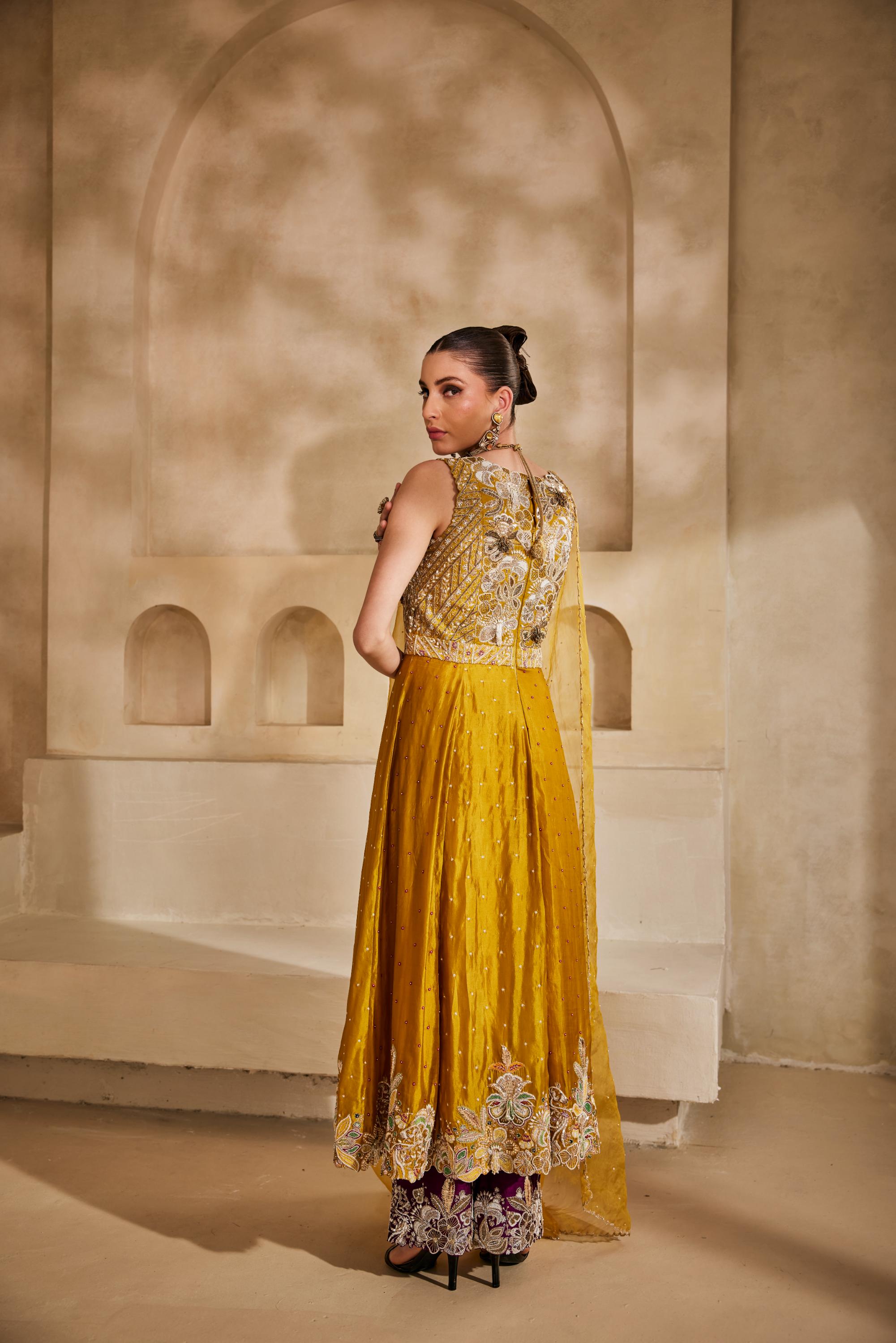 Sunehri anarkali set