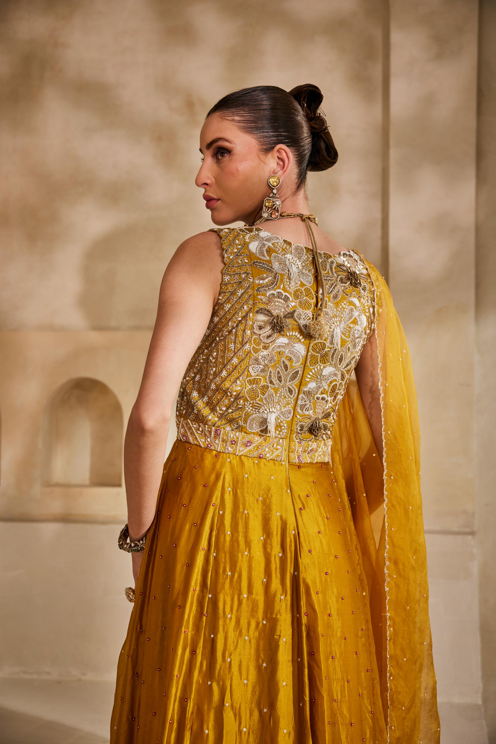 Sunehri anarkali set