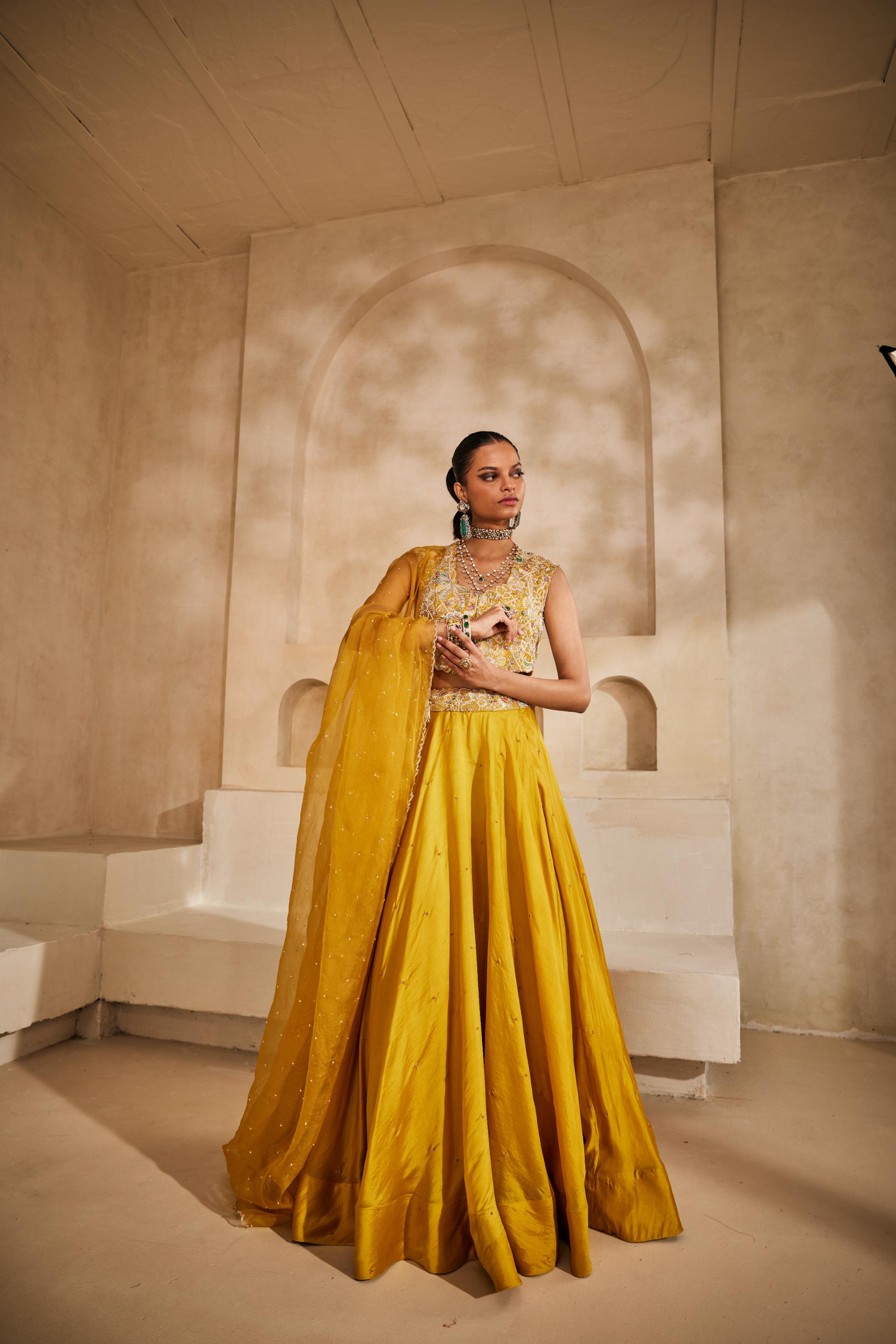 Peeli Noor lehenga set