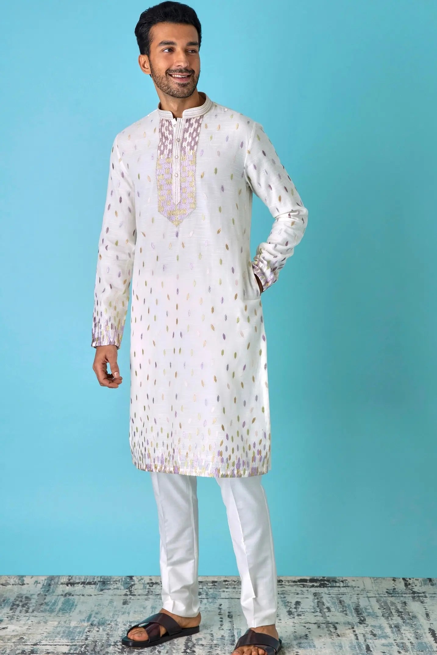 Ivory Extravaganza: Ivory Chanderi Silk Kurta with Resham and Zari Embroidery