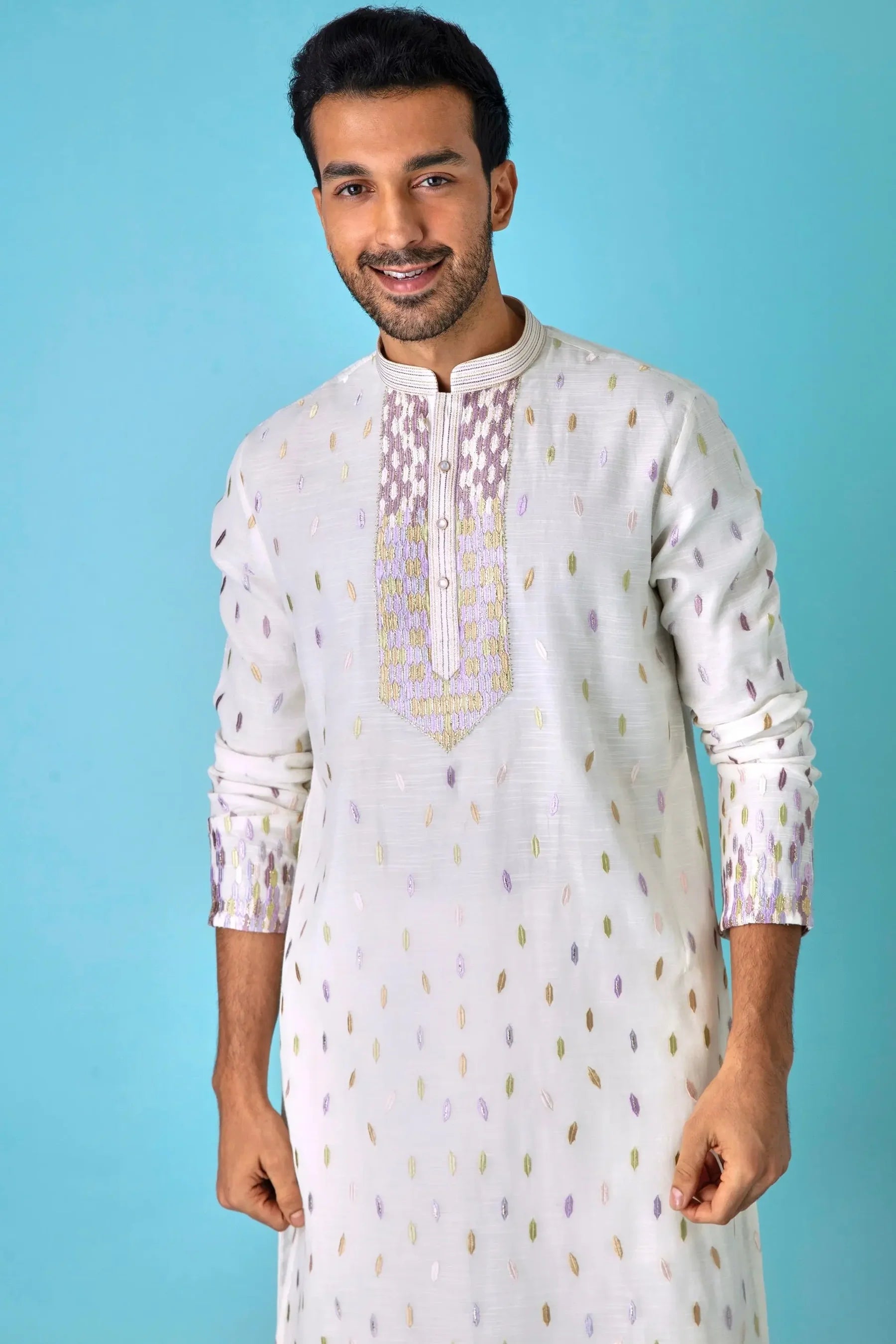 Ivory Extravaganza: Ivory Chanderi Silk Kurta with Resham and Zari Embroidery