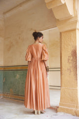 BETH DRESS – PEACH