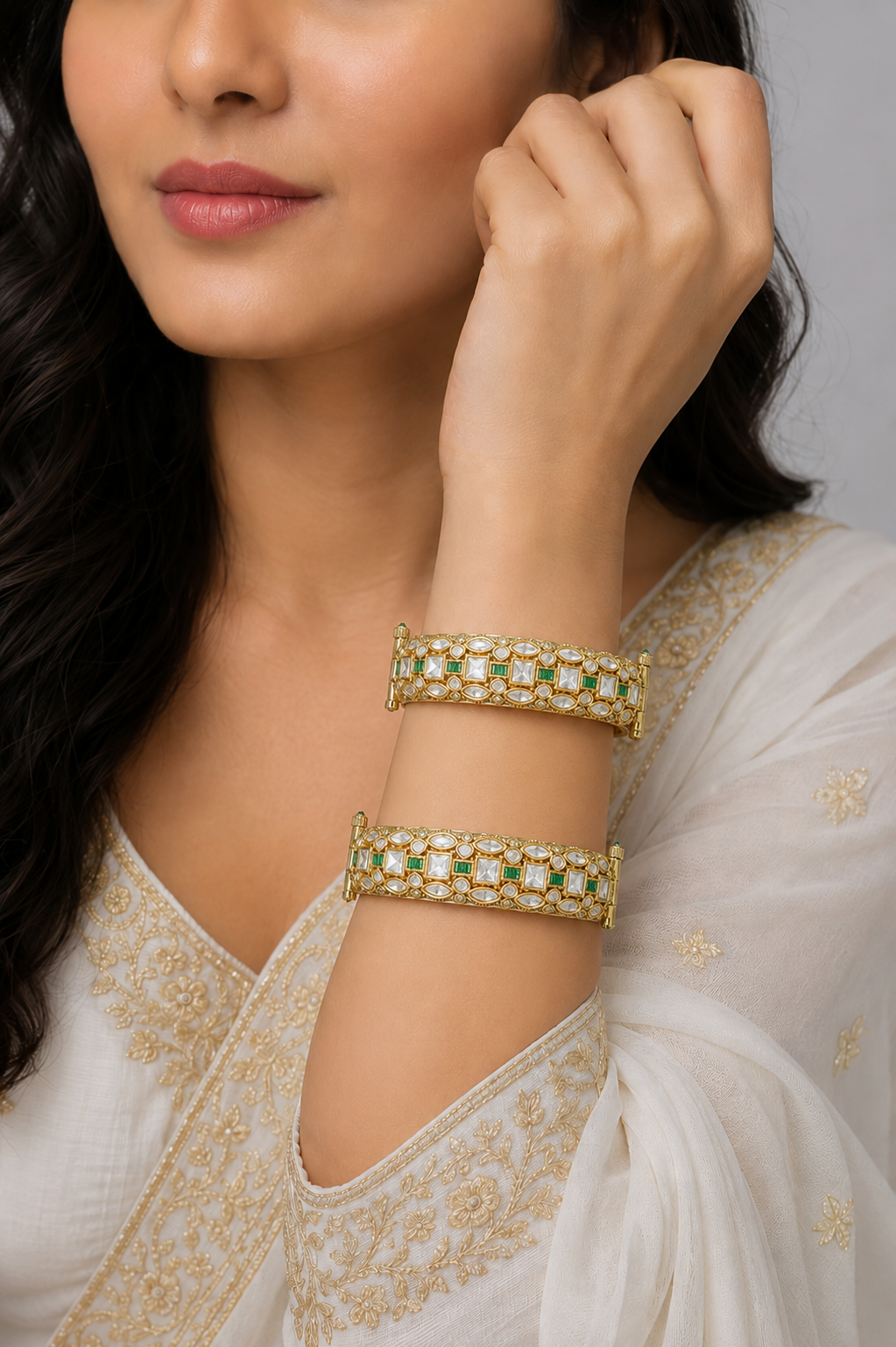 Bold and dramatic polki pair of bangles in two tone finish