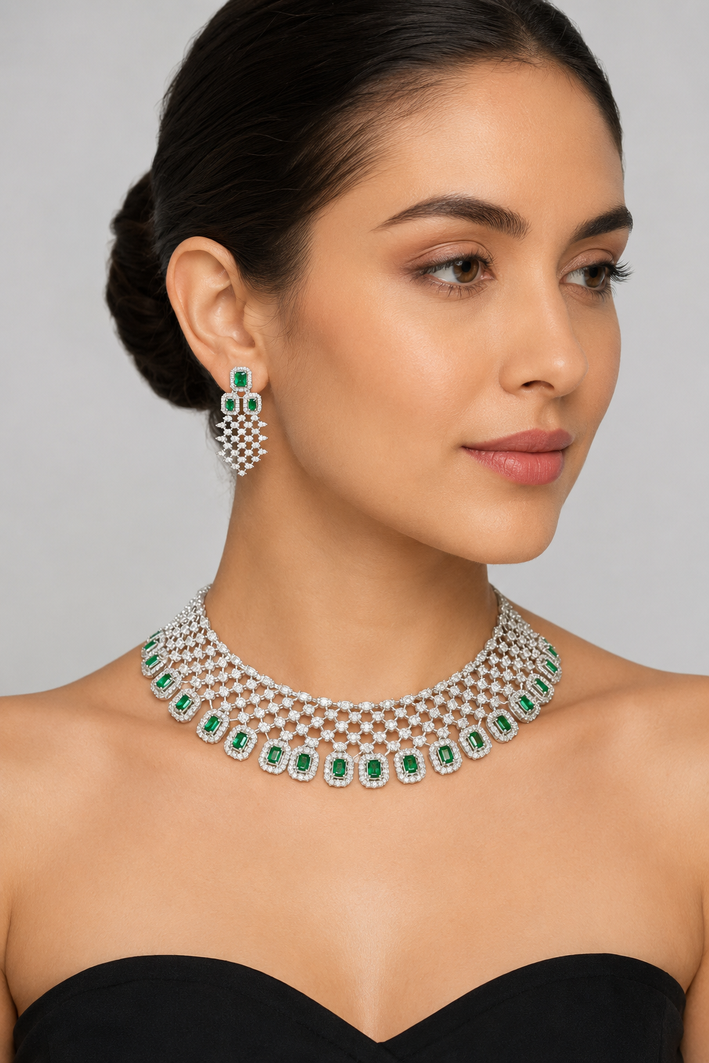 Elegant and classy diamond necklace set with emeralds