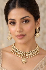 Timeless kundan necklace set with matching earrings