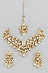 Timeless kundan necklace set with matching earrings and maangtika