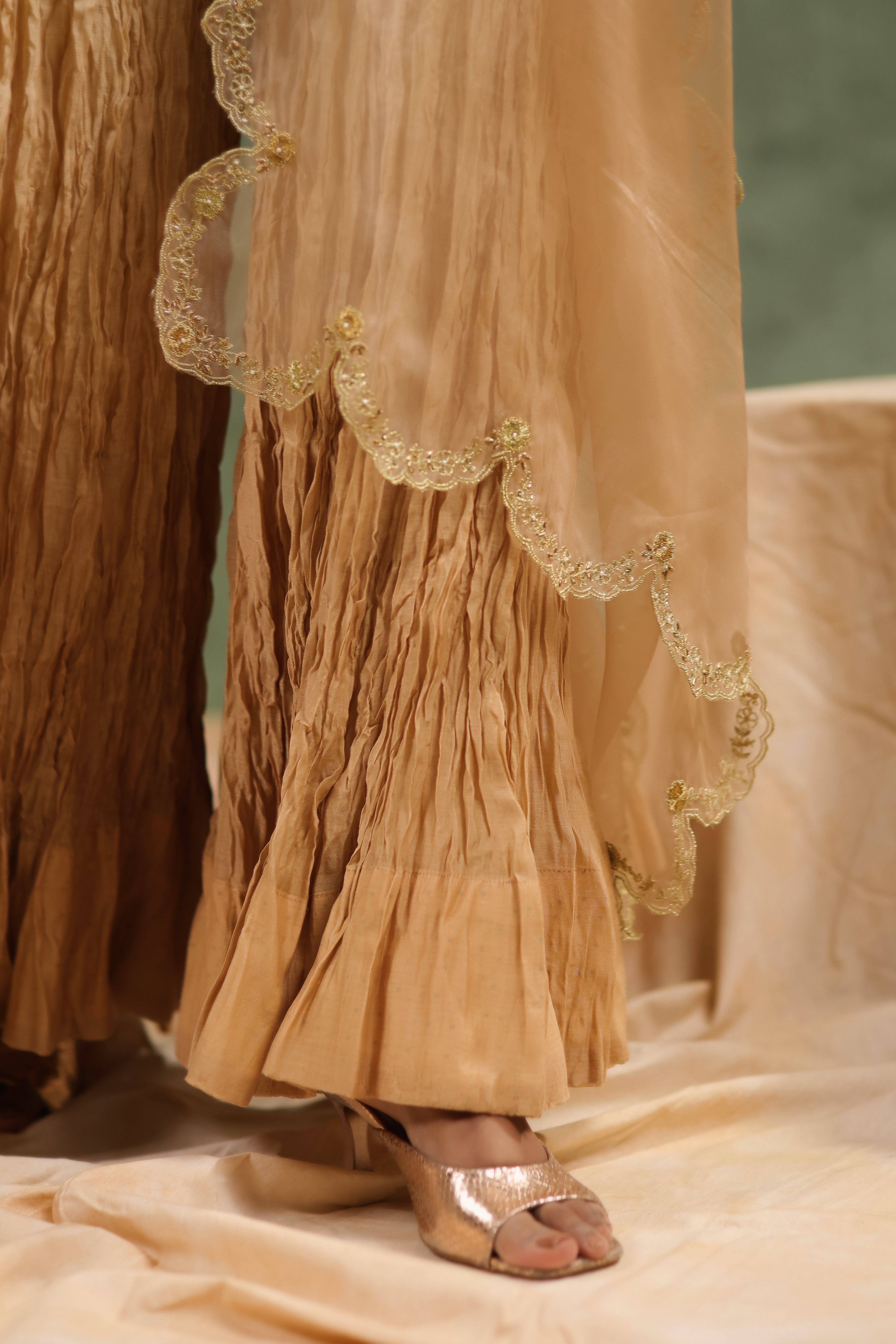 NUDE ROMANCE
