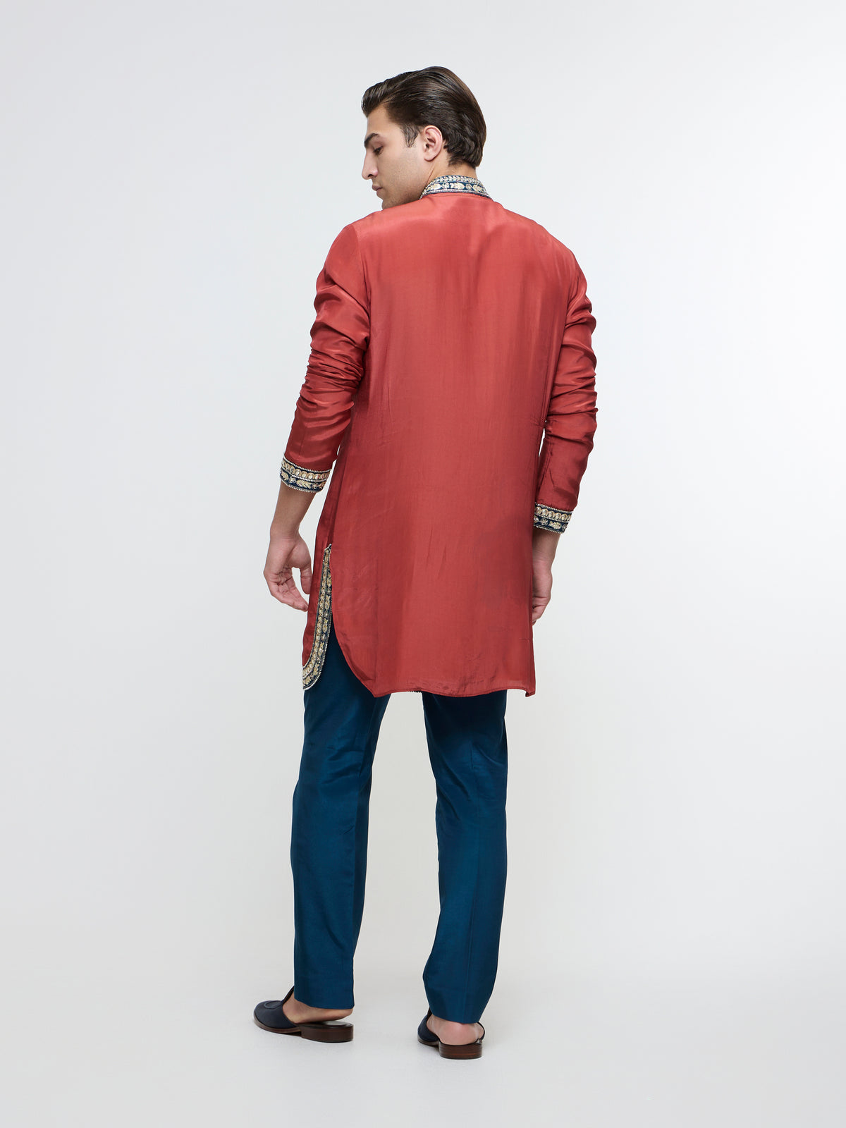 RUHAAN THREADWORK YOKE EMBROIDERED KURTA WITH PANTS
