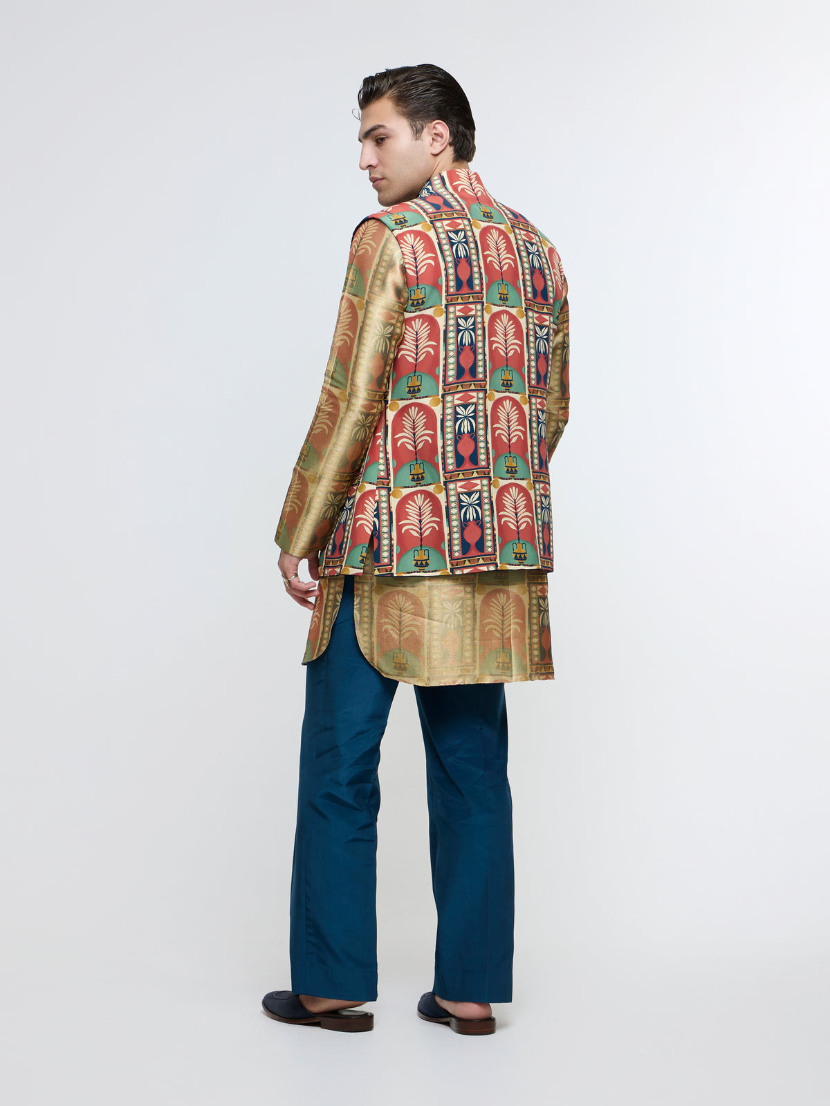 MEHRAB BUNDI PAIRED WITH METALLIC KURTA & PANTS
