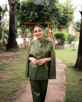 Gayatri Banarasi Cape: Women's Emerald Gold Diamond Indowestern Wear