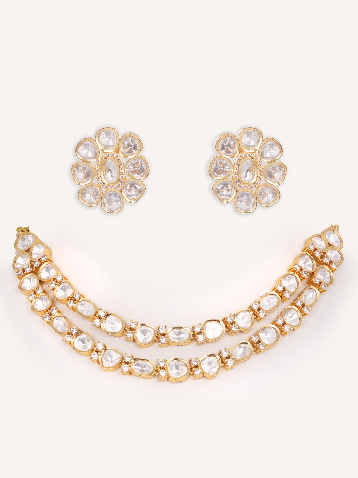 Petit and elegant kundan necklace with pearls