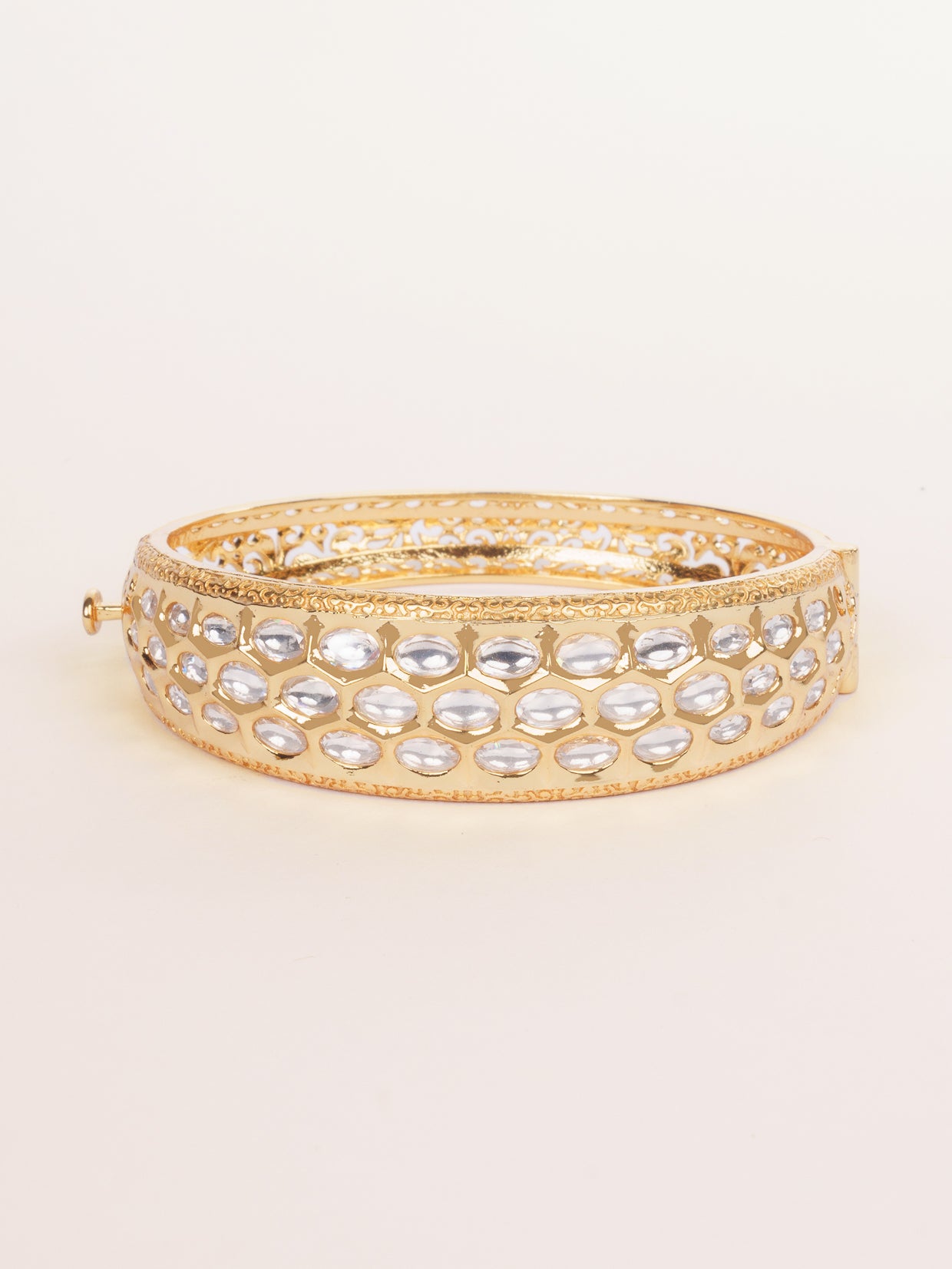 Elegant and classic kundan bracelet
