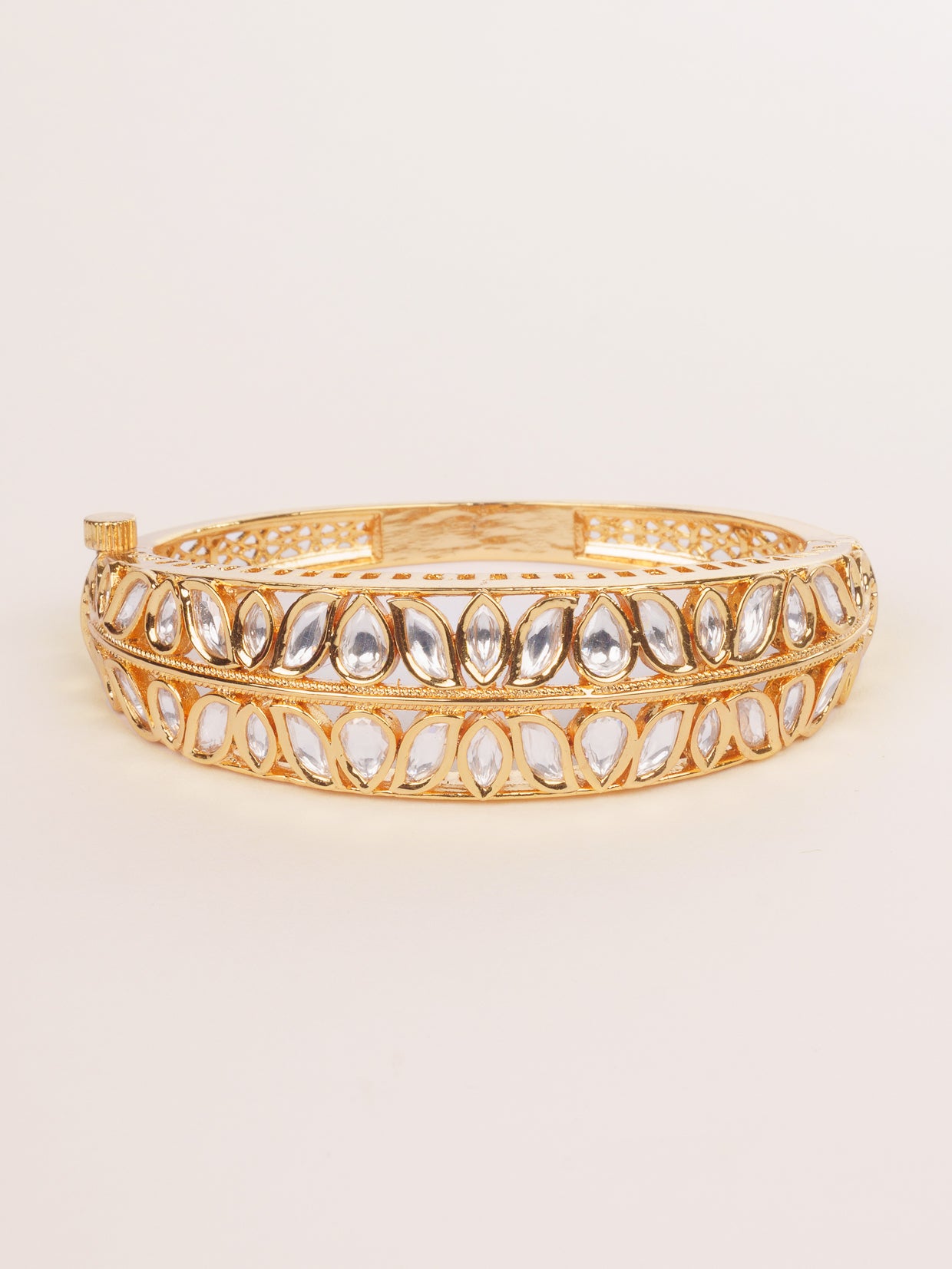 Elegant and classic kundan bracelet