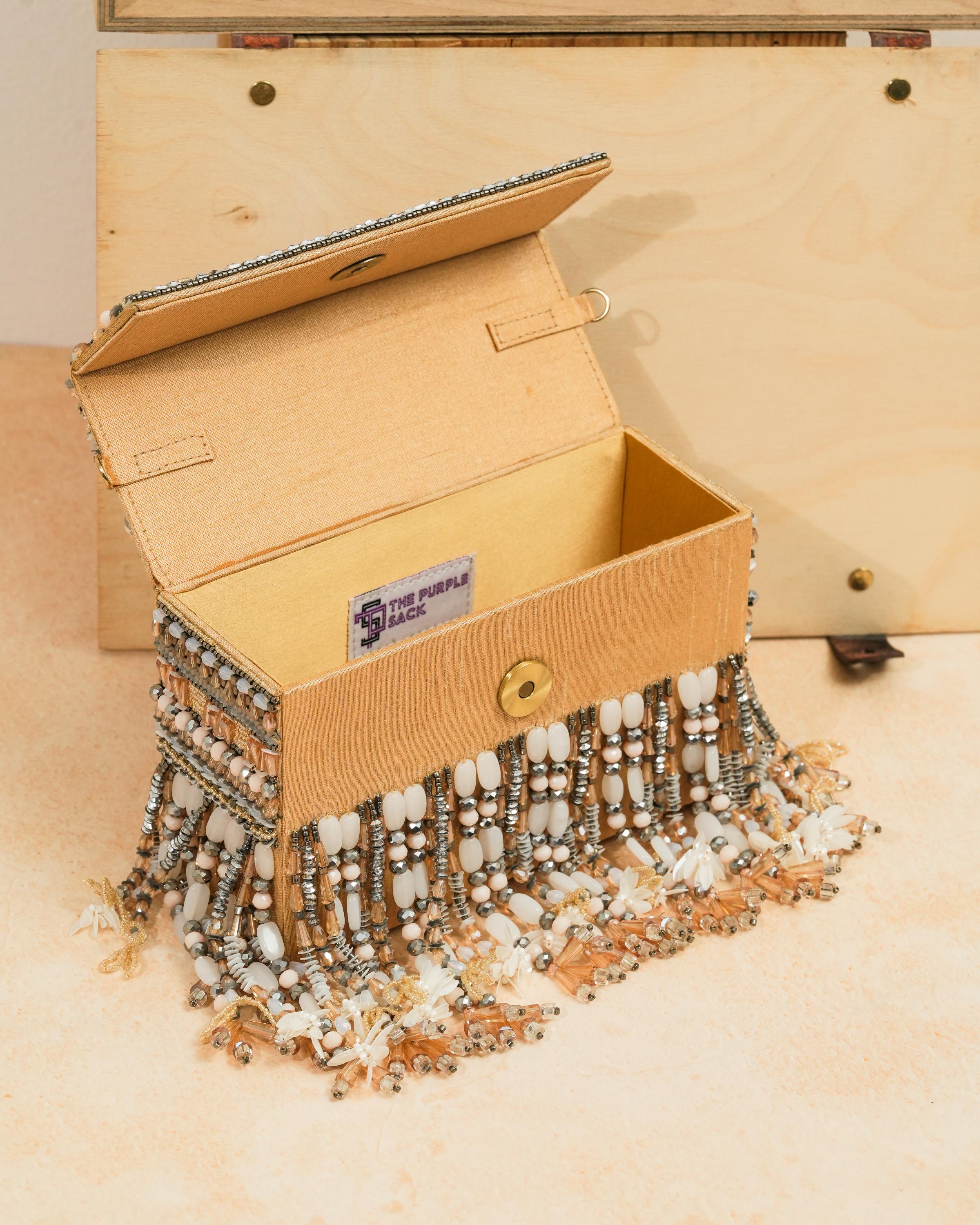 Hanging box clutch