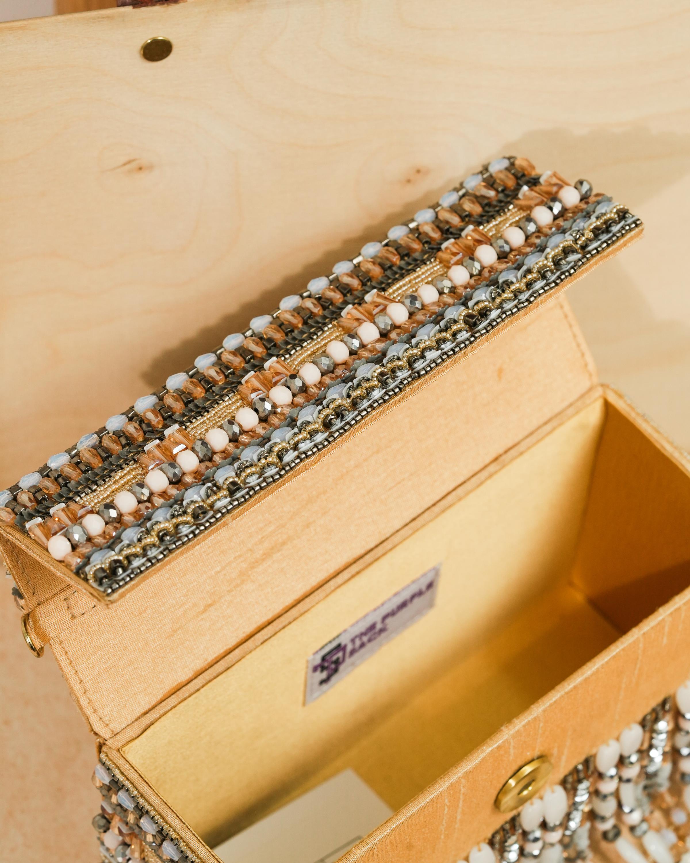 Hanging box clutch