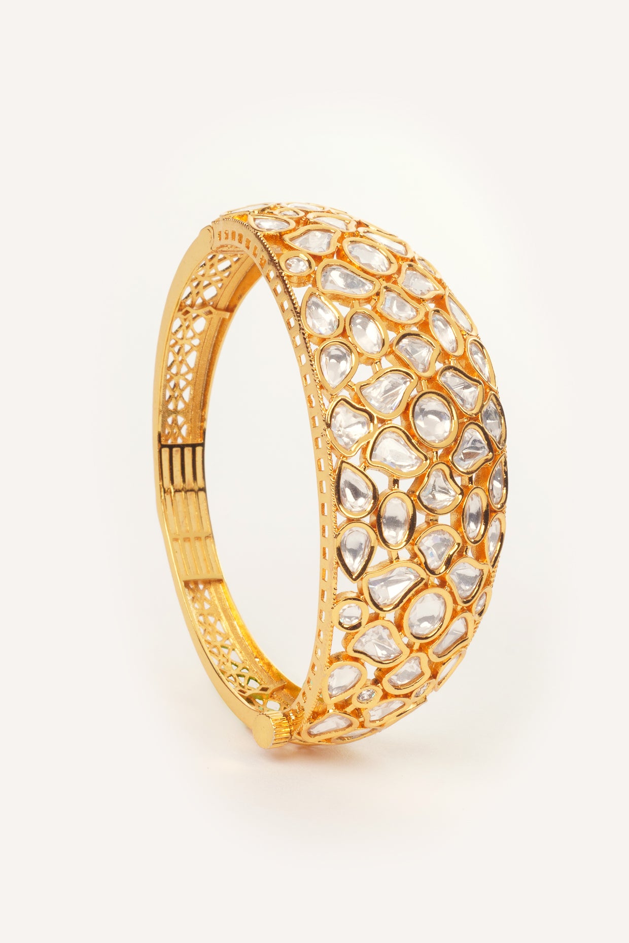 Elegant and classic kundan bracelet