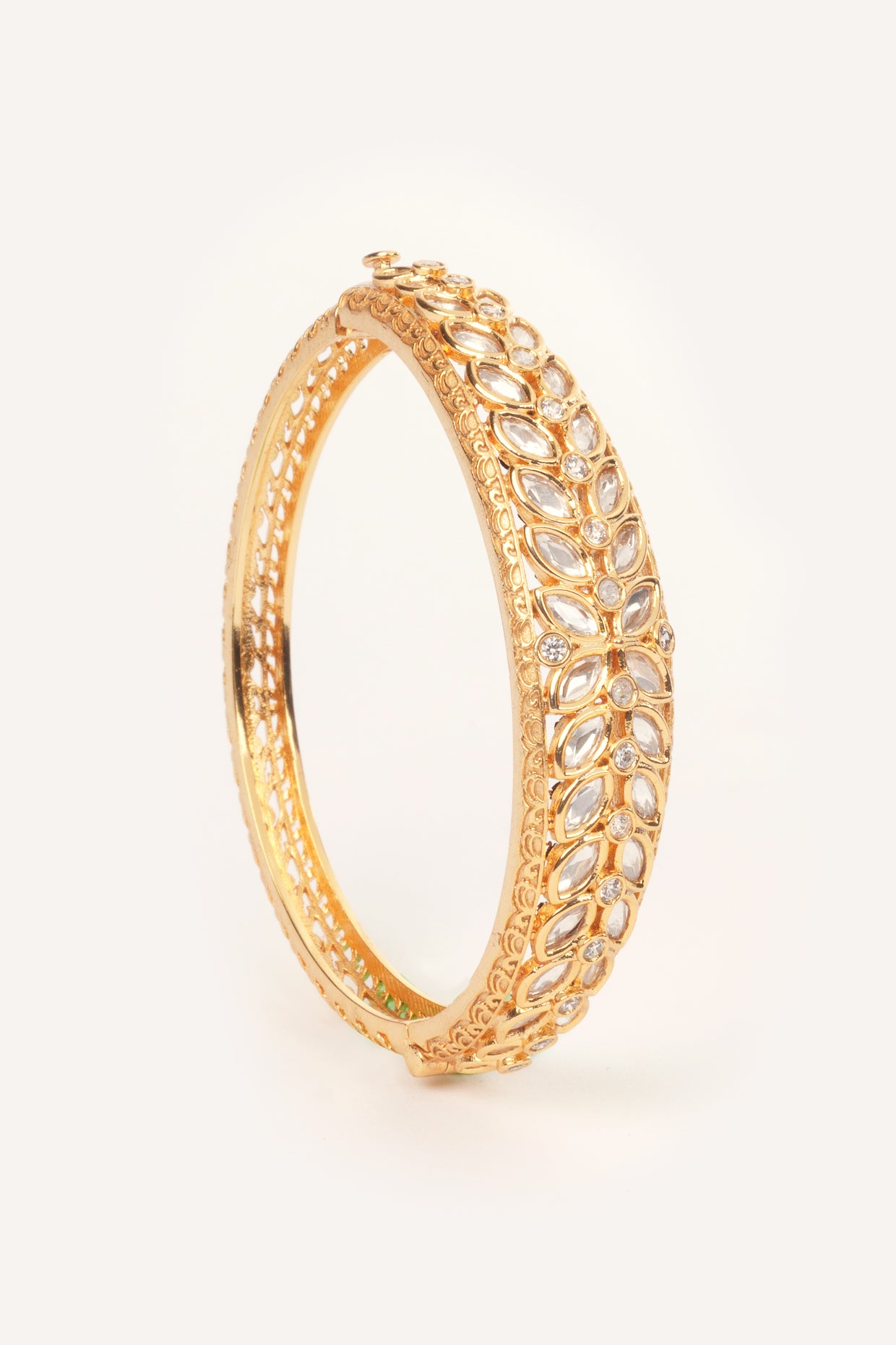 Elegant and classic kundan bracelet