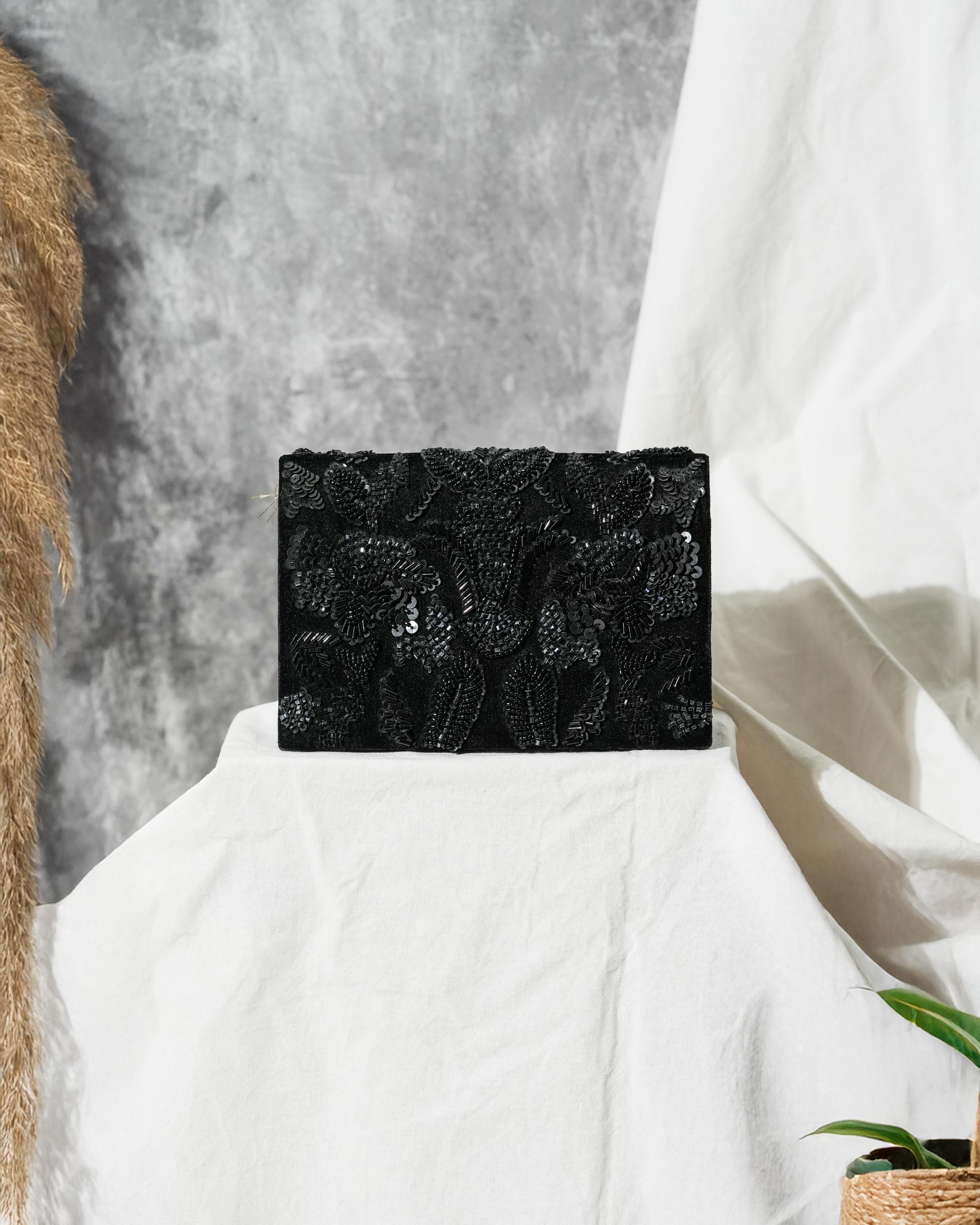 Subtle party clutch