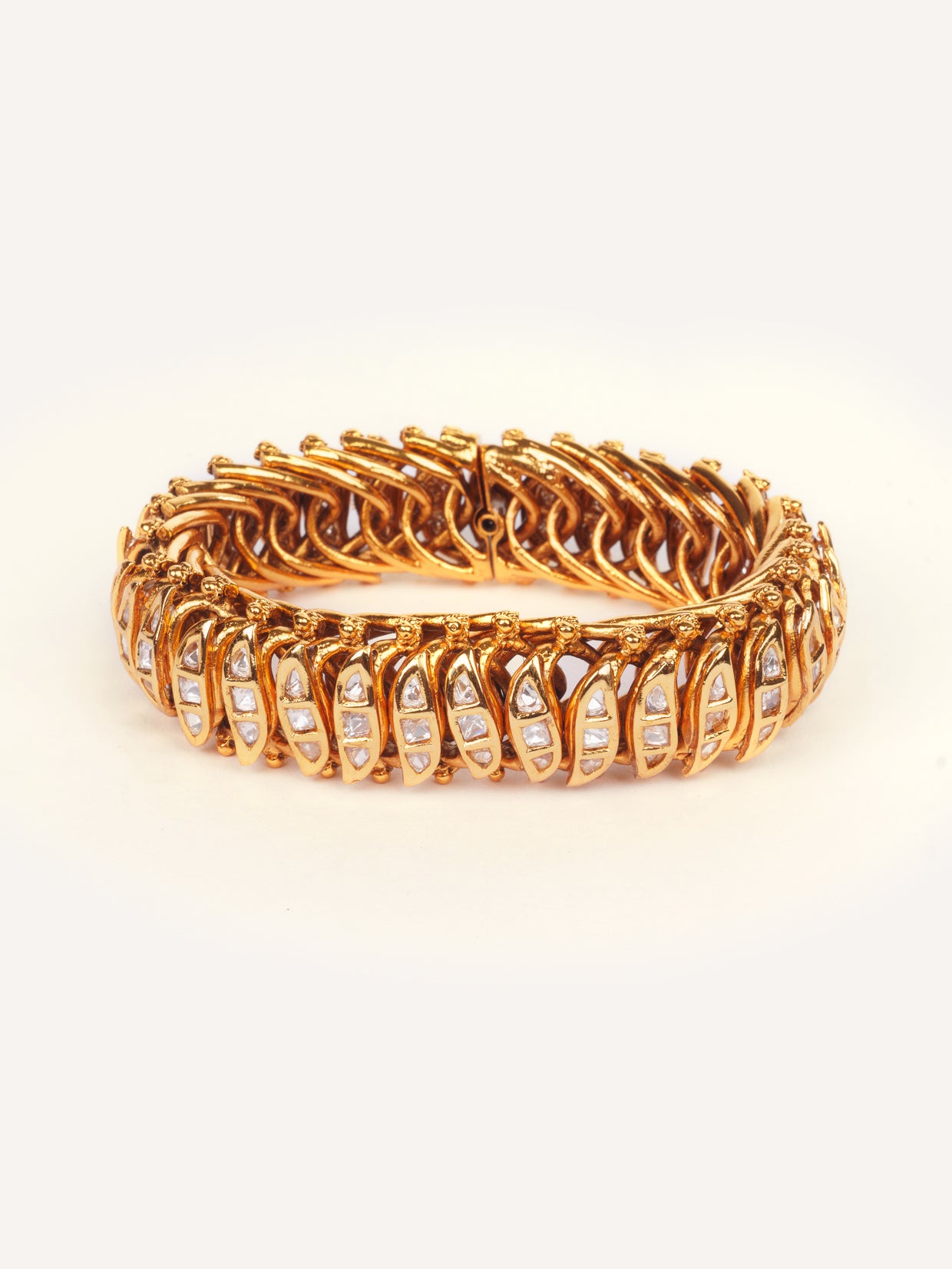 Elegant and classic kundan bracelet