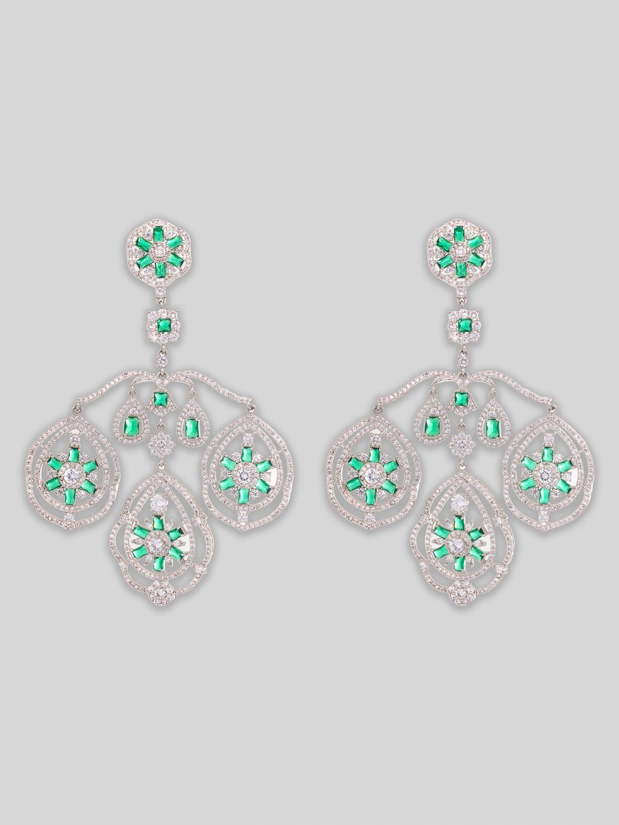 Classic and elegant pair of diamond earrings