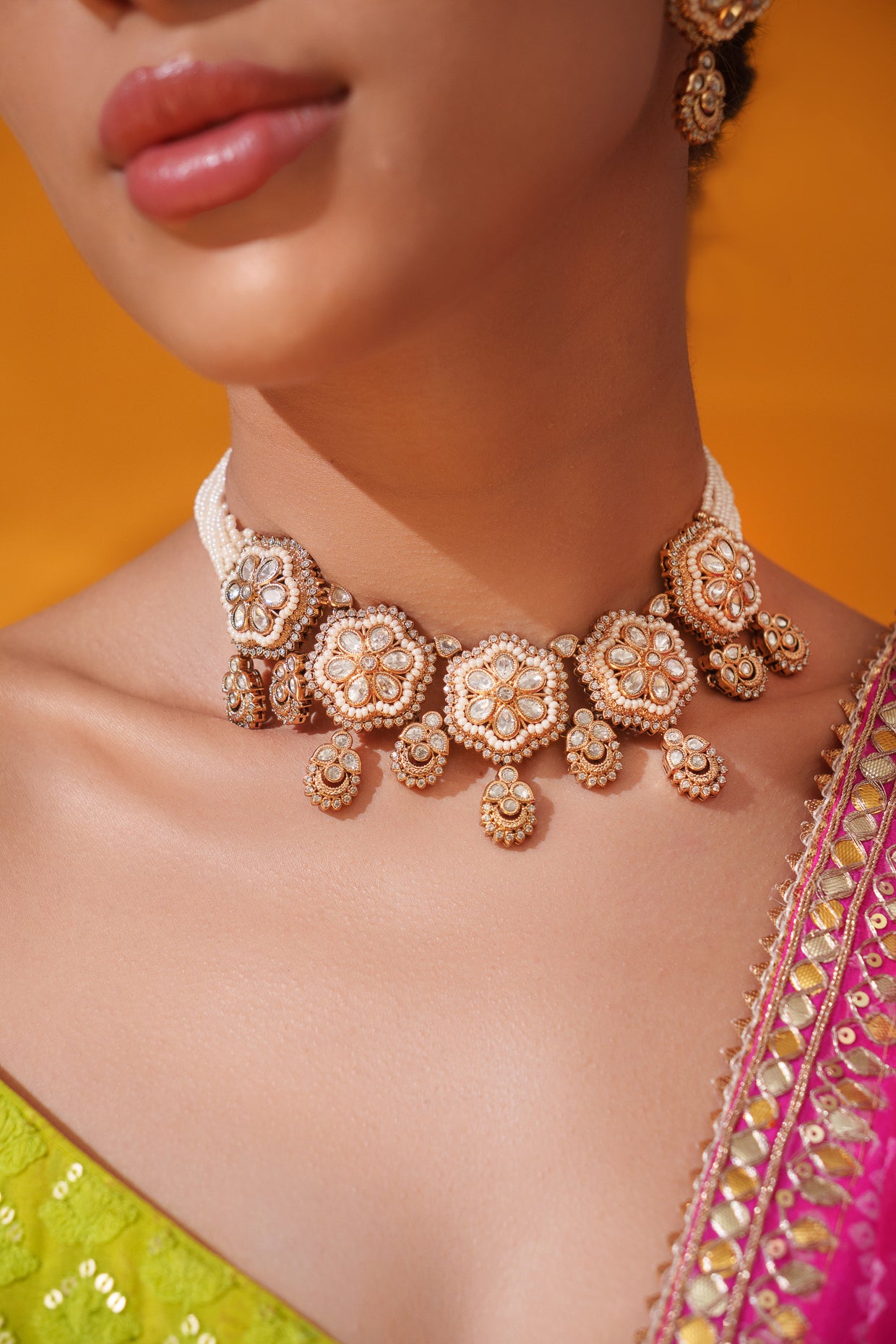 Bold and dramatic kundan choker with earrings