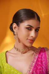 Traditional yet dramatic kundan choker with matching earrings