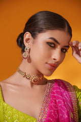 Traditional yet dramatic kundan choker with matching earrings