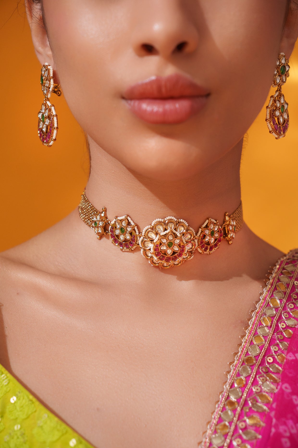 Traditional yet dramatic kundan choker with matching earrings