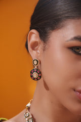 Classy kundan meena necklace set with elegant pair of earrings.