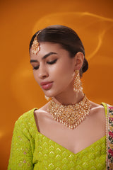 Traditional yet dramatic kundan necklace set with matching earrings and maangtika