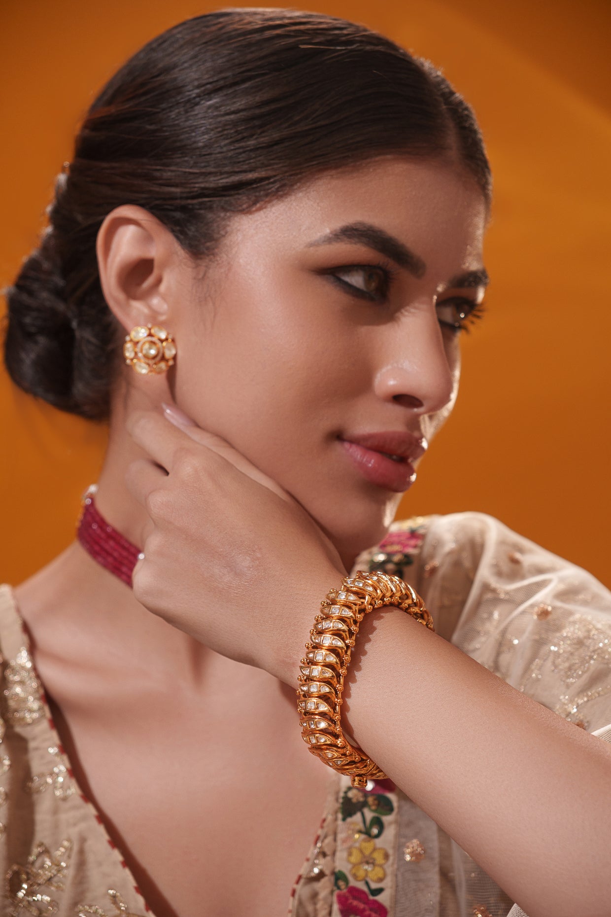 Elegant and classic kundan bracelet