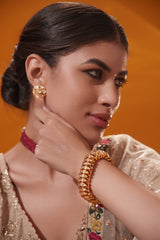 Elegant and classic kundan bracelet