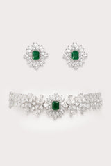 Elegant diamond choker with emerald stone and earrings