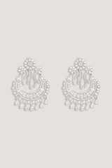 Classic and elegant pair of diamond earrings