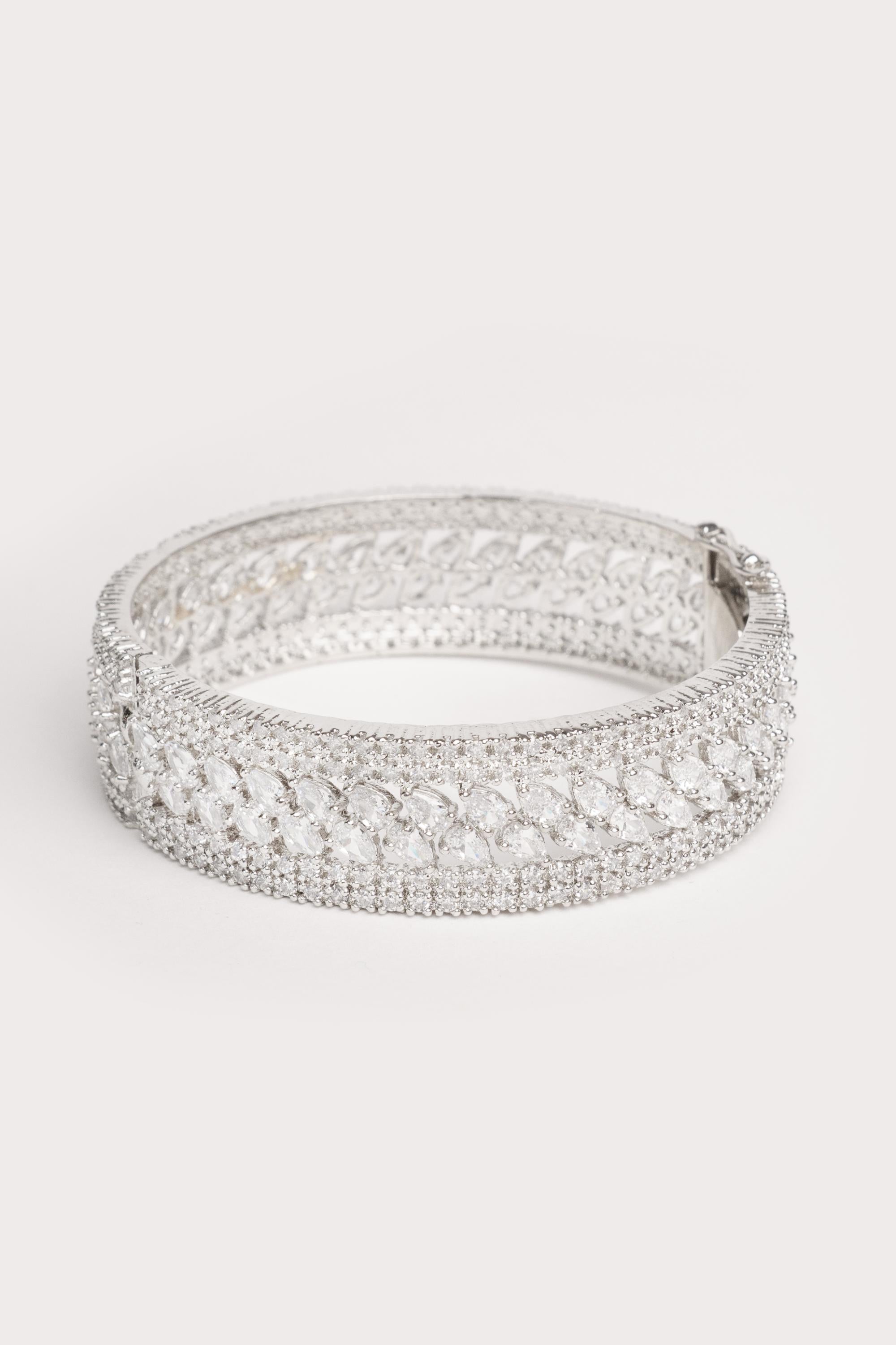Classic and stylish diamond kada