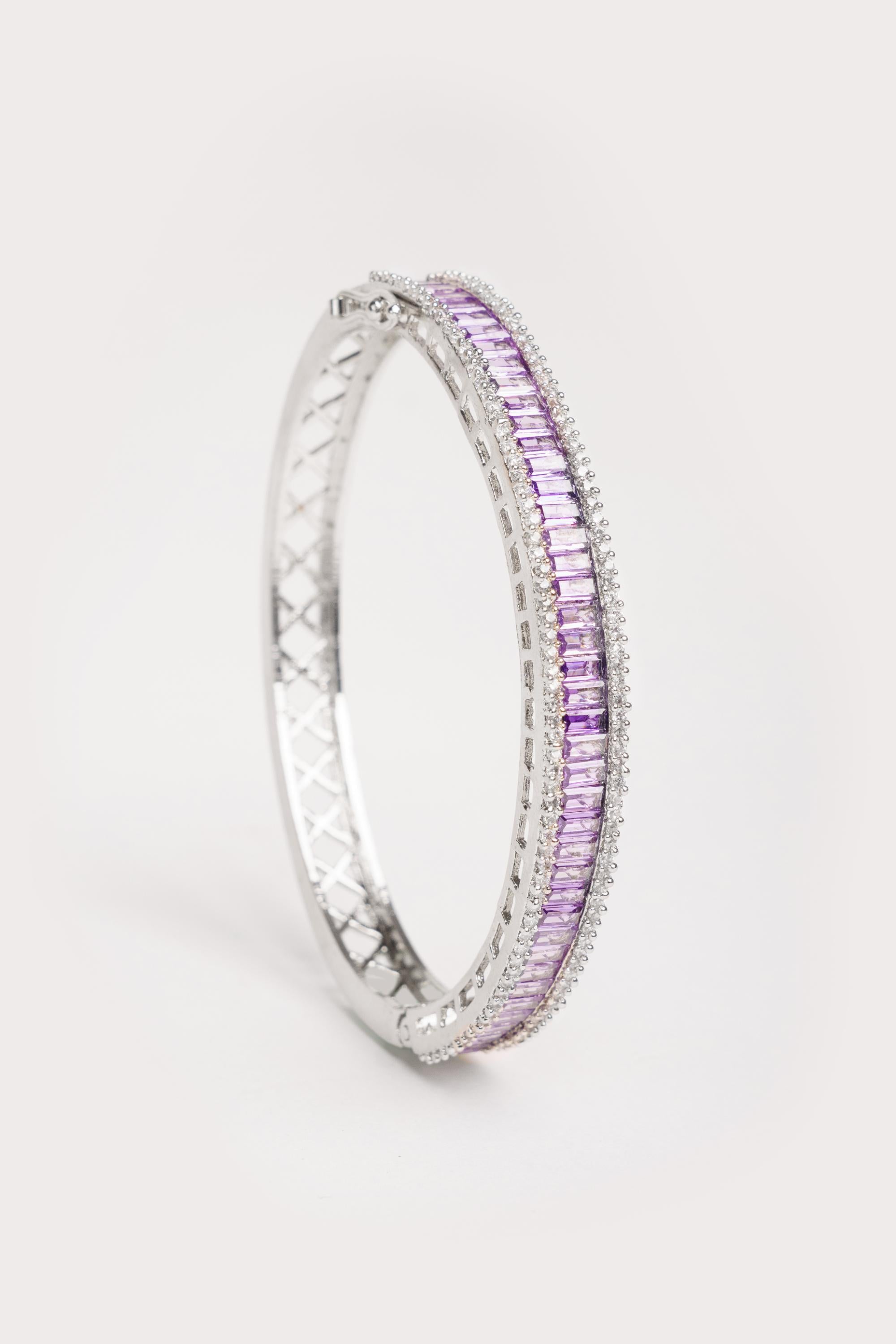 Classic and stylish diamond kada
