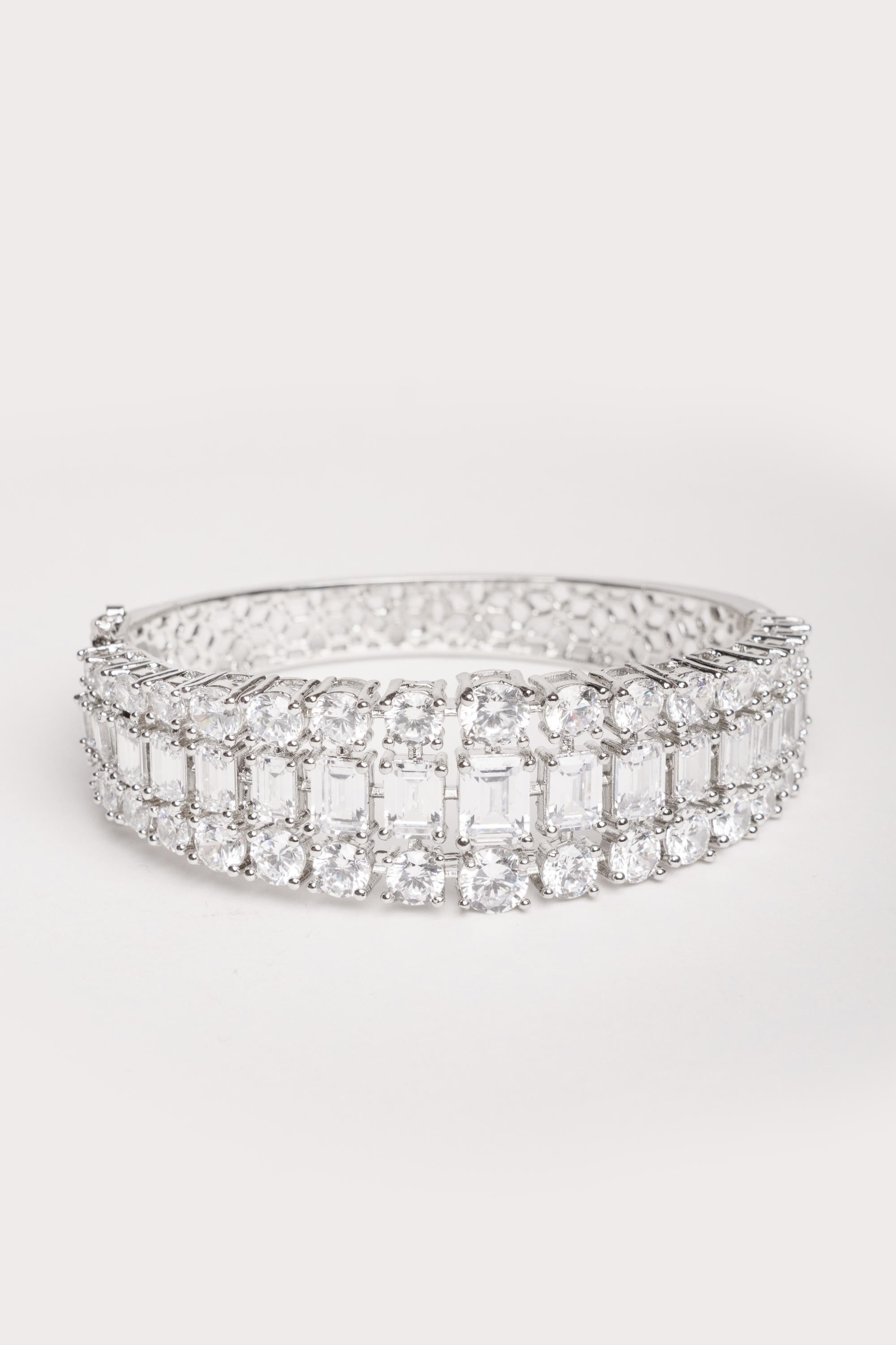 Classic and stylish diamond kada