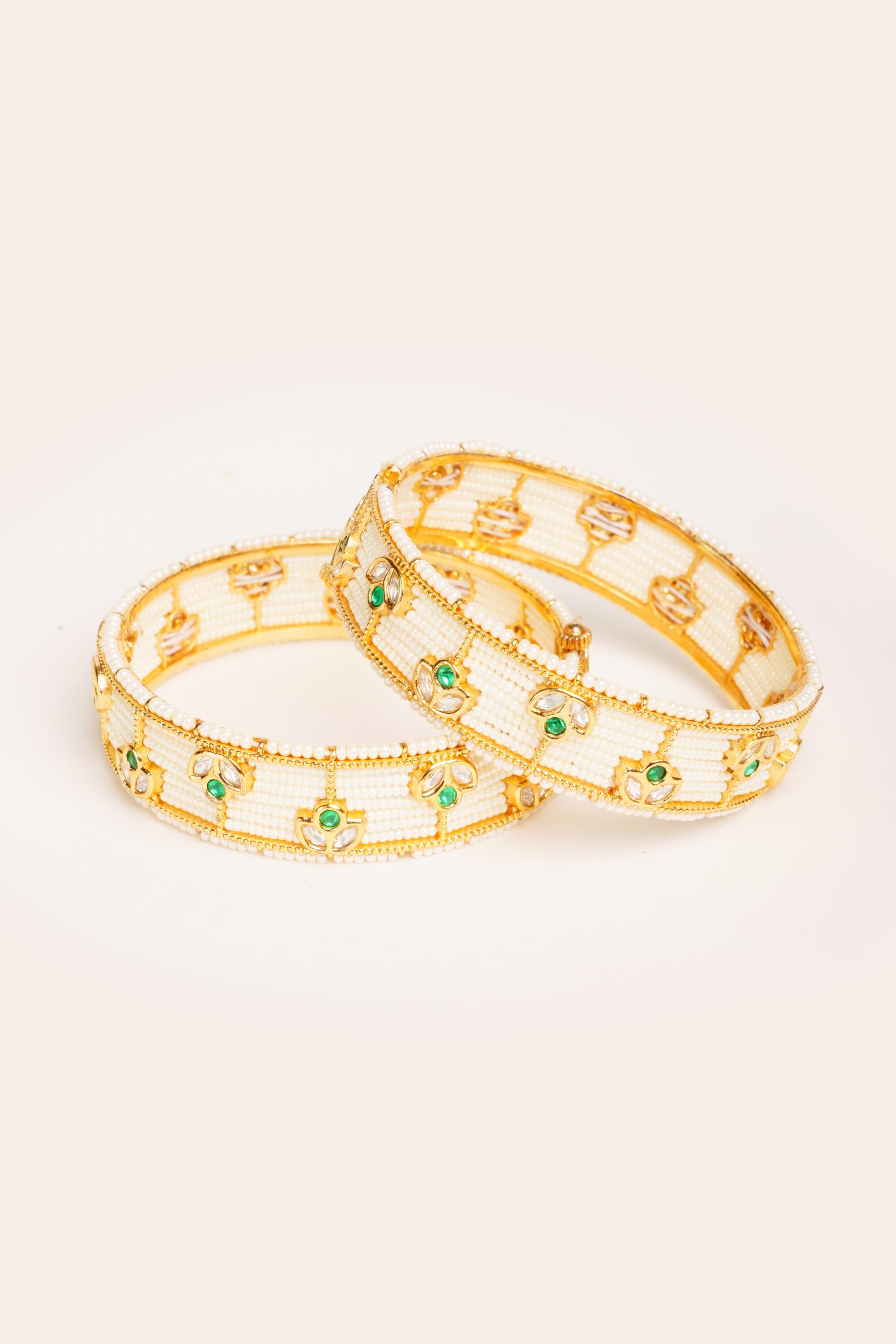 Elegant and classic pair of kundan kadas