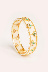Elegant and classic pair of kundan kadas