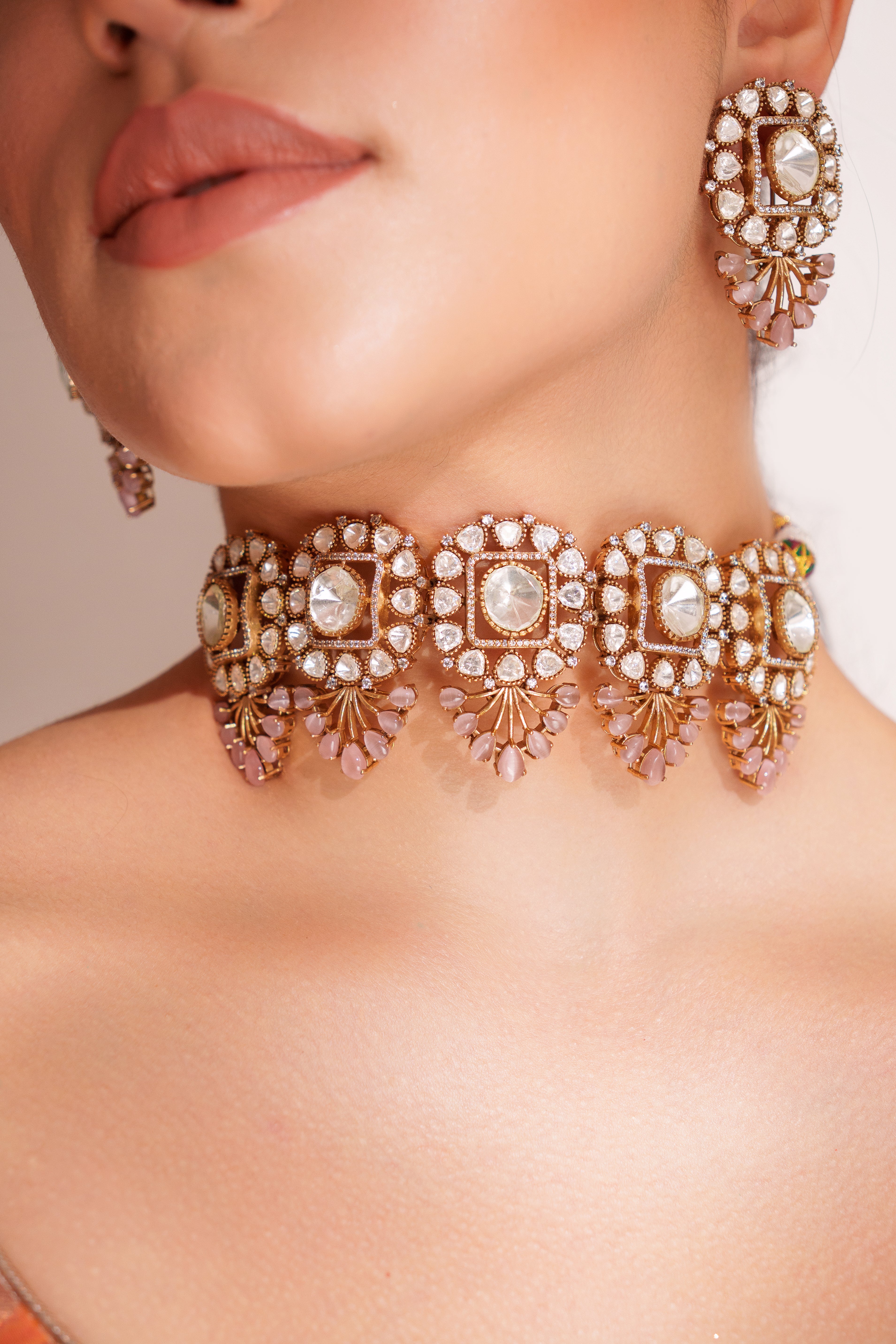 Bold and dramatic two tone finish polki choker set