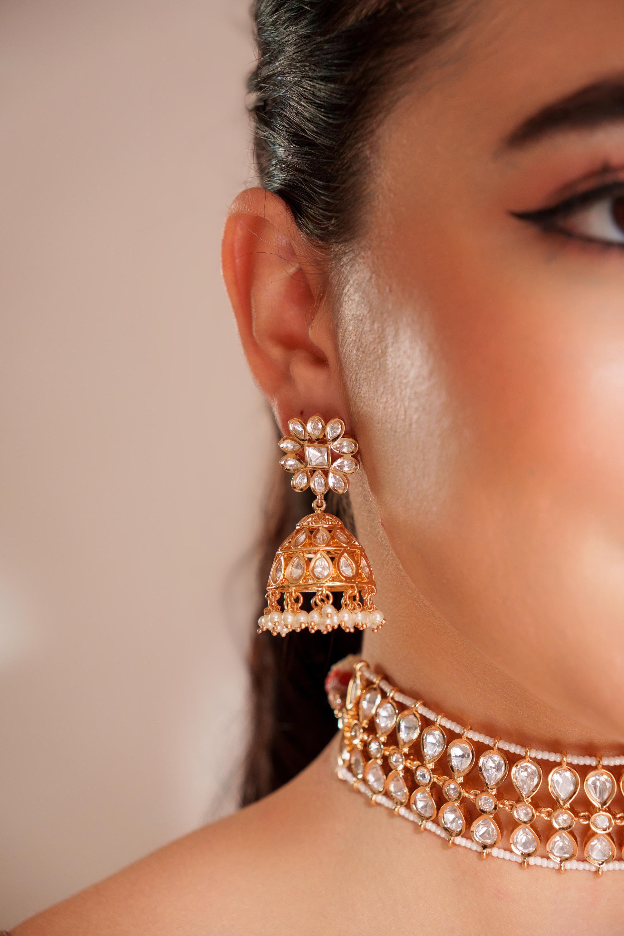Classy kundan choker set with elegant pair of jhumkis.