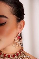 Bold and dramatic kundan necklace with earrings and maangtikka
